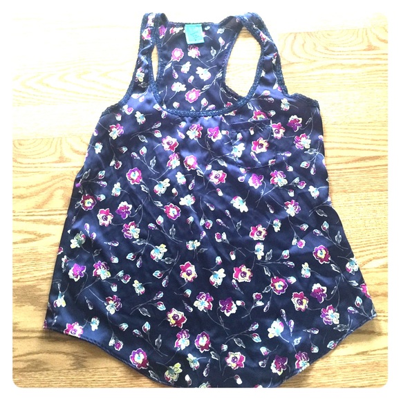 Silk flowered tank. Size med. no tears or stains.
