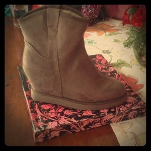 💝cute hidden wedge booties💜NIB