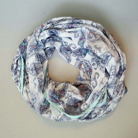 American eagle circle scarf