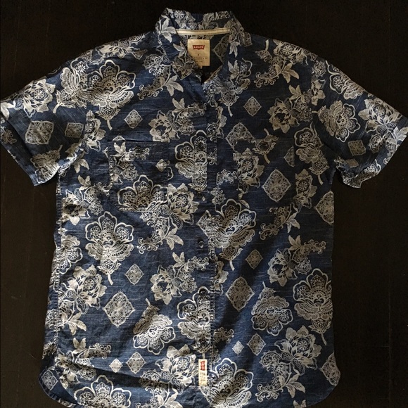 Levi's Hawaiian button up bundle.
