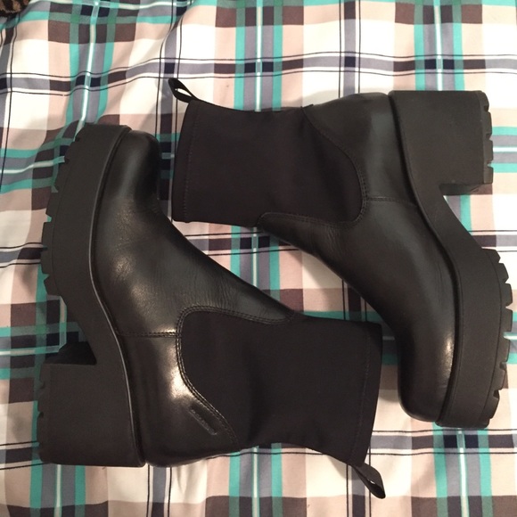 Vegabond Stretch-Top Dioon Boot