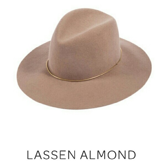 Janessa leone lassen almond hat