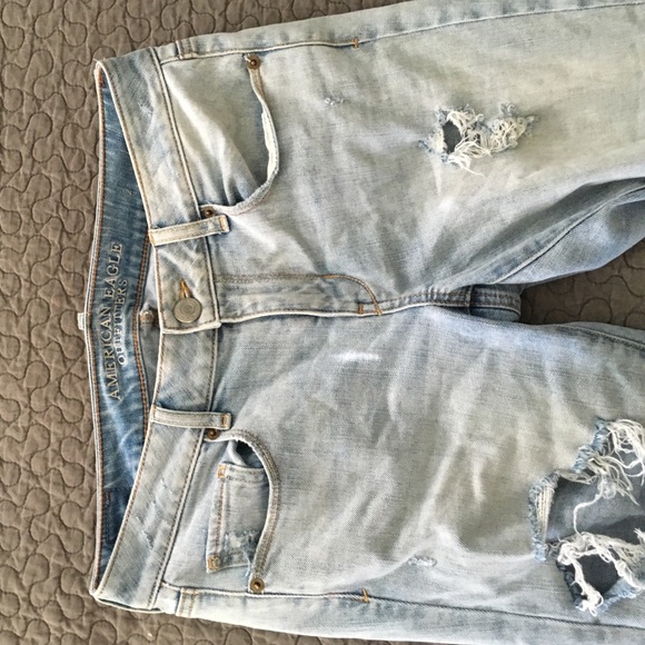 American Eagle Light Wash Jeans Distressed