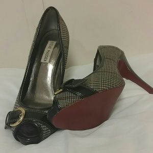 Open toe plaid heels