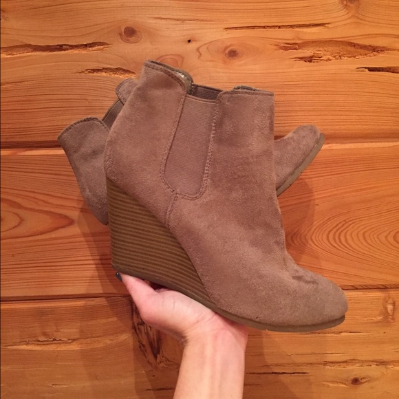 Merona size 5 1/2 suede boots