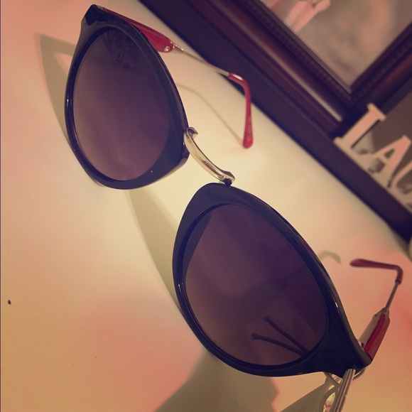 Sun glasses.