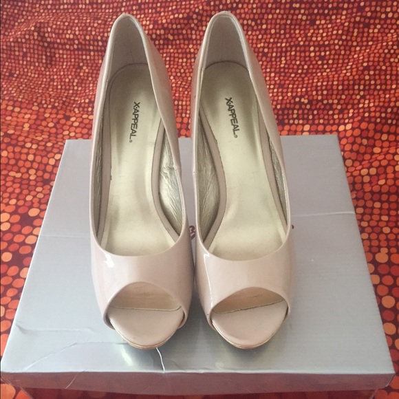 Tan & gold open toe heels