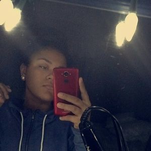 Meet your Posher, Alexis