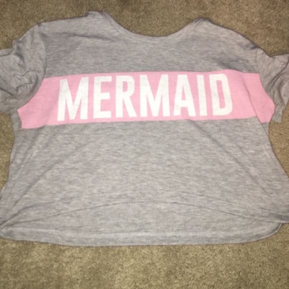 grey crop top