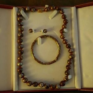 Beautiful Jewelry set in case
