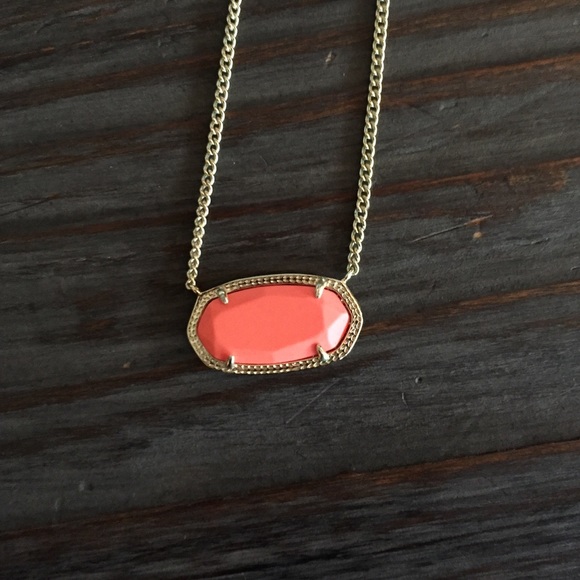 Kendra Scott Dylan necklace coral  make offers!