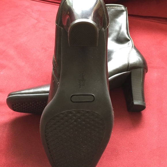 Boots 🌲 - Picture 2 of 3