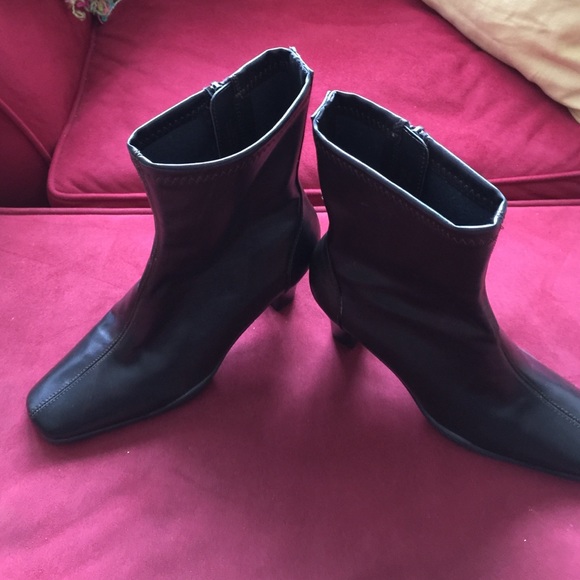 Boots 🌲 - Picture 3 of 3