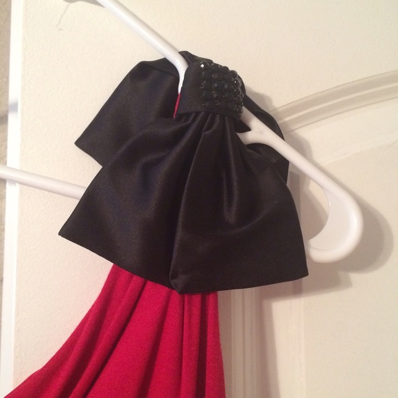 One-shoulder red blouse - Picture 2 of 2