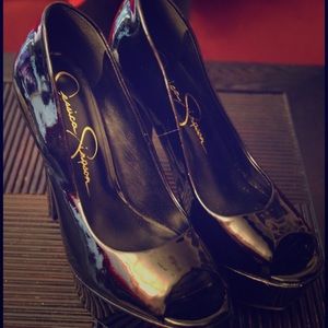 Black patent Jessica Simpson pumps