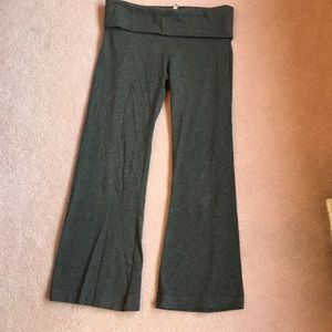Grey so low capris