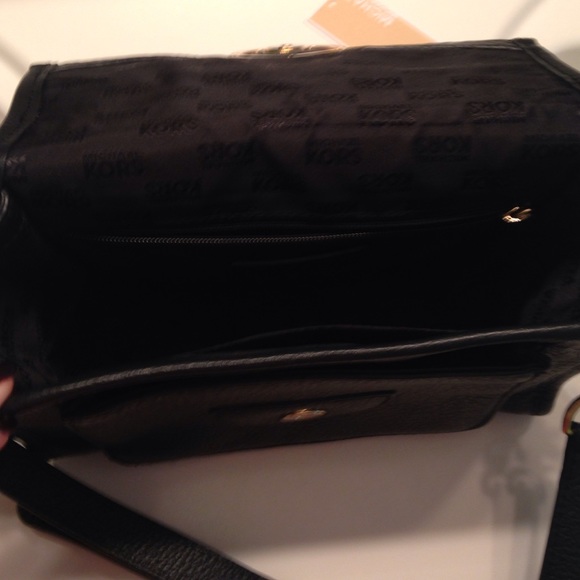 MICHAEL Michael Kors Small Margo Messenger - Picture 2 of 4