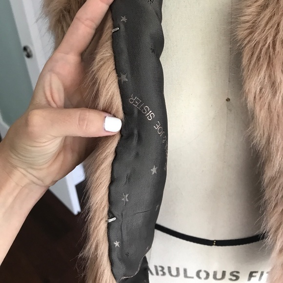 Beautiful NWOT Paul & Joe Sister faux fur vest! - Picture 5 of 8
