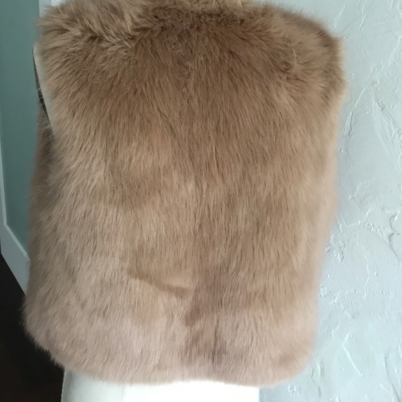 Beautiful NWOT Paul & Joe Sister faux fur vest! - Picture 6 of 8
