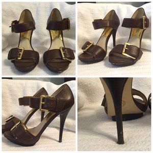 ‼️price reduced‼️Michael Kors platform heel.
