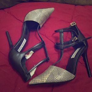 Steve Madden black strappy heels