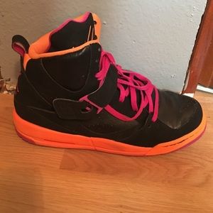 Basketball shoes