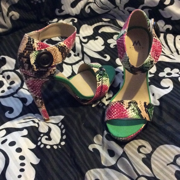 Snakeskin 4 inch heels NEVER WORN