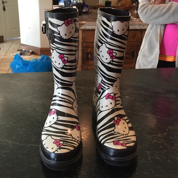 Hello kitty rain boots!