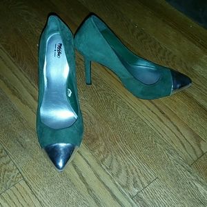 Pointed toe heel