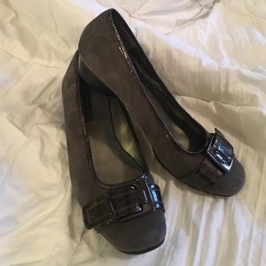 Bandolino Gray suede flats