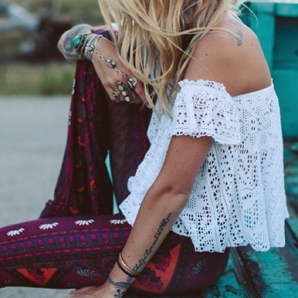 Free People Tops - Free People Off-the-Shoulder Eyelet Top (XS)