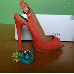 New Coral size 7 pumps