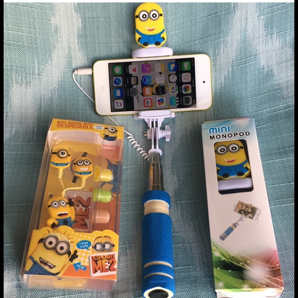Minion Mini Selfie Stick + Earbuds Set