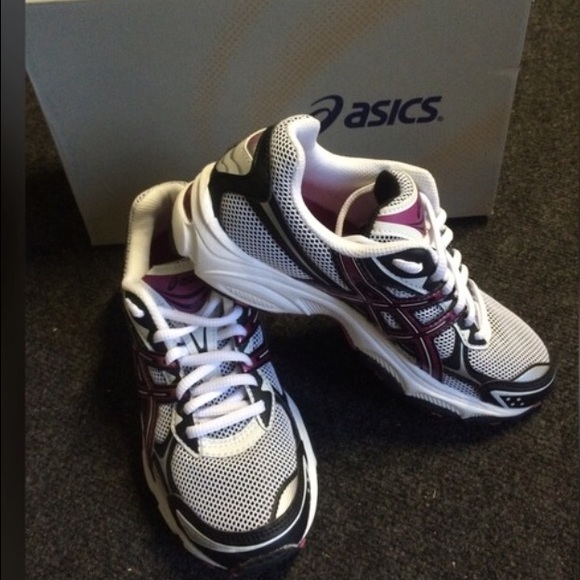 💯 Brand New Asics Shoes 💯