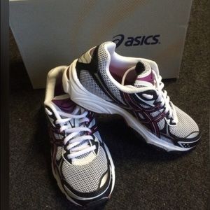 💯 Brand New Asics Shoes 💯