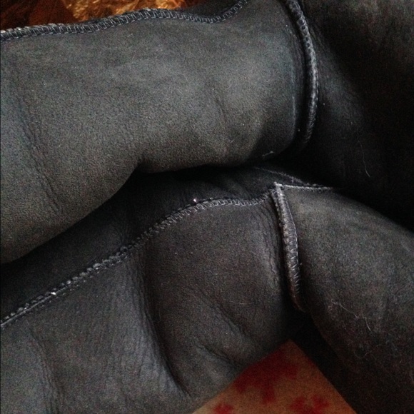 Extra photos of Uggs - Picture 2 of 3