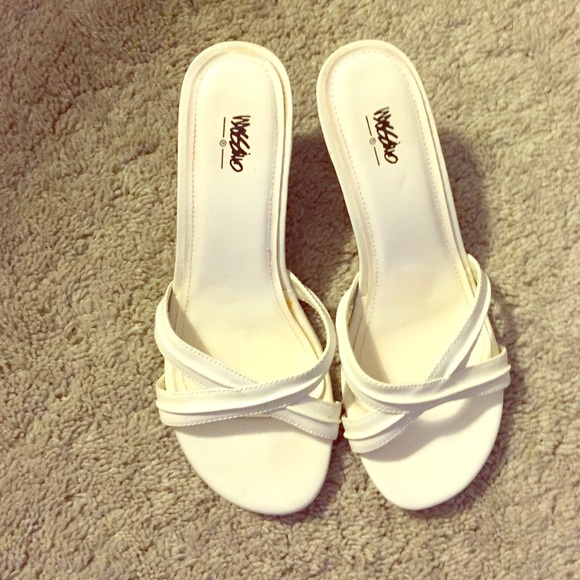 Adorable white mossimo sandals