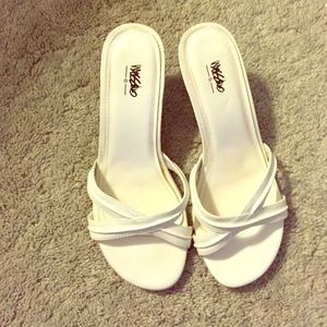 Adorable white mossimo sandals