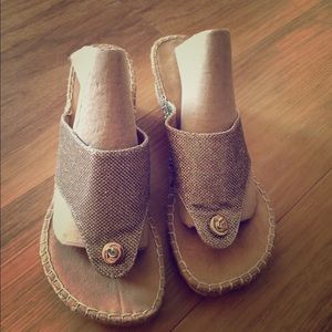 Shoes 👍🏽Nice weaved soft material gold sparkle