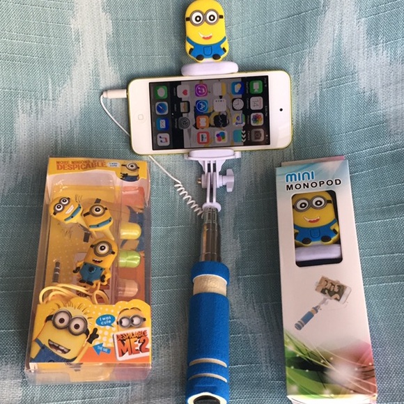 Minion Mini Selfie Stick + Earbuds Set