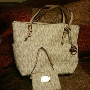 SOLD....Michael Kors east west jet set with