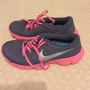 Nike flex tennis shoes