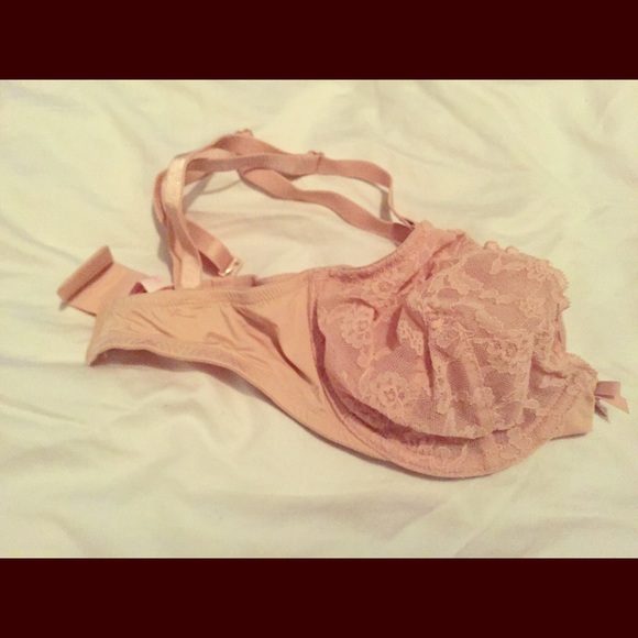 🚫SOLD🚫Nude lace Victoria's Secret bra