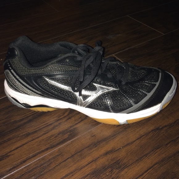 Mizuno volleyball shoes
