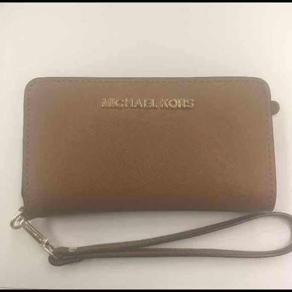 Michael Kors Handbags - Michael Kors Cell Phone Wallet iPhone 6