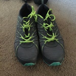 Tennis shoes
