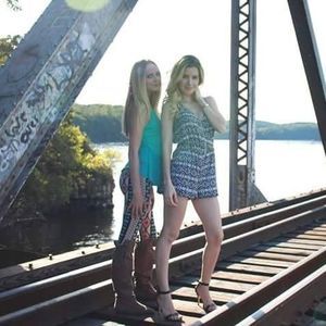 Meet your Posher, Amista