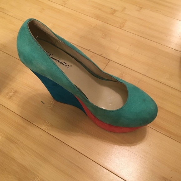 Color Block Wedges - Picture 2 of 4