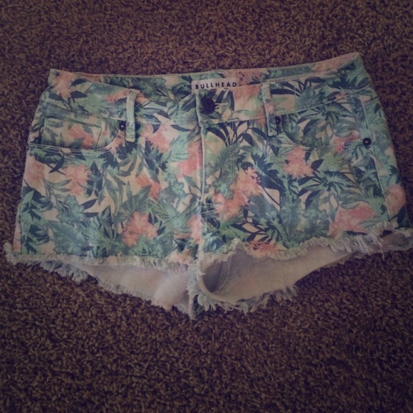 Bullhead denim co. Floral frayed short