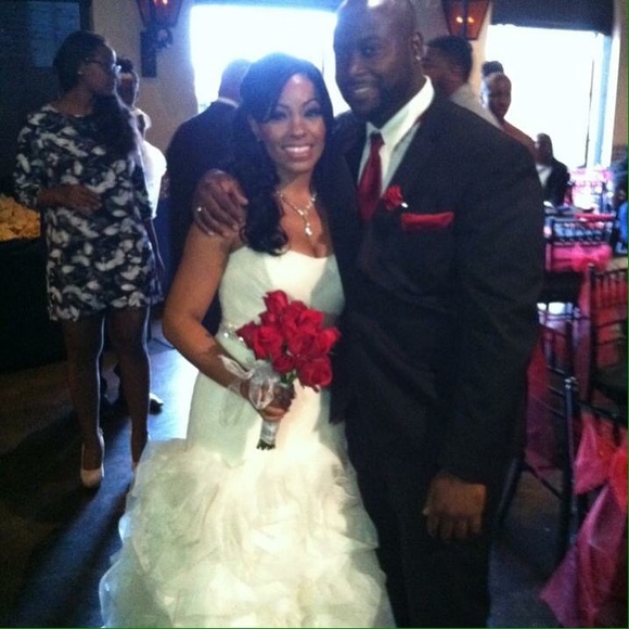 ‼️HOT DEAL‼️Vera Wang wedding gown - Picture 3 of 4